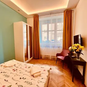 Modern Na Hluboke In - Ideal For 4 Apartmán
